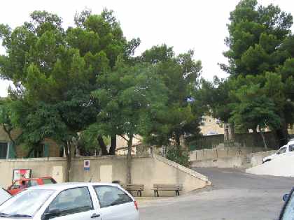 Gallargues Village Square (2)